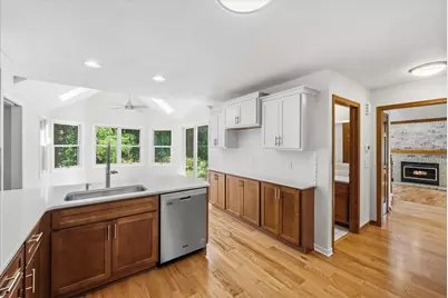 546  Beechwood Dr, Cedarburg, WI 53012 - Photo 9