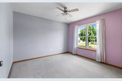 1678  Hunter Rd, Waukesha, WI 53189 - Photo 9