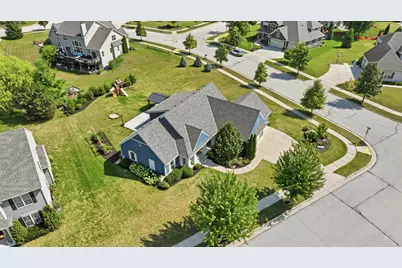 1724  Moccasin Trl, Waukesha, WI 53189 - Photo 3