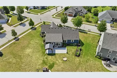 1724  Moccasin Trl, Waukesha, WI 53189 - Photo 5