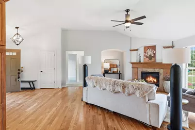 1724  Moccasin Trl, Waukesha, WI 53189 - Photo 19