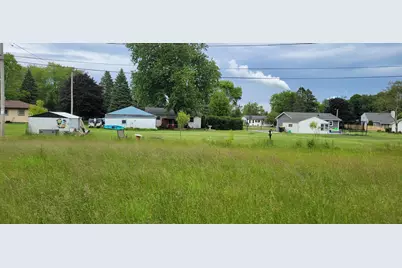 10568 S Alton Rd, Oak Creek, WI 53154 - Photo 3