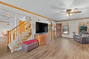 N103W16612 Country Ct, Germantown, WI 53022 - Photo 7
