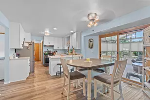 N103W16612 Country Ct, Germantown, WI 53022 - Photo 9