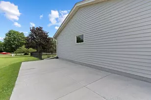 N103W16612 Country Ct, Germantown, WI 53022 - Photo 39