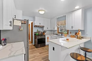 N103W16612 Country Ct, Germantown, WI 53022 - Photo 13