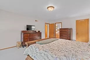 N103W16612 Country Ct, Germantown, WI 53022 - Photo 19