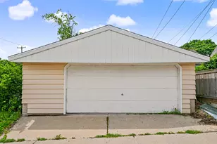 3672 S 19th St, Milwaukee, WI 53221 - Photo 25