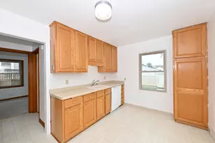 3672 S 19th St, Milwaukee, WI 53221 - Photo 11
