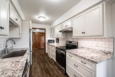 N85W15650  Ridge Rd #302, Menomonee Falls, WI 53051 - Photo 7
