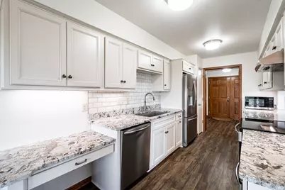 N85W15650  Ridge Rd #302, Menomonee Falls, WI 53051 - Photo 3