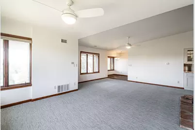 N85W15650  Ridge Rd #302, Menomonee Falls, WI 53051 - Photo 9