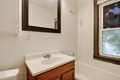 2621 N 49th St, Milwaukee, WI 53210 - Photo 13