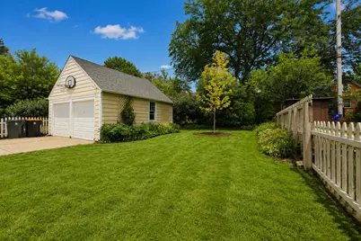 7923  Eagle St, Wauwatosa, WI 53213 - Photo 31