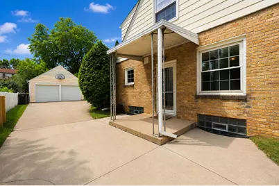 7923  Eagle St, Wauwatosa, WI 53213 - Photo 27