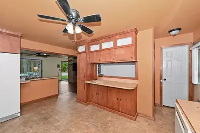 2115  6 Mile Rd, Racine, WI 53402 - Photo 9