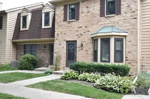 384 Willow Grove Dr, Pewaukee, WI 53072 - Photo 3
