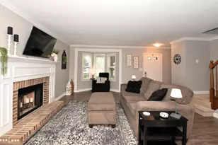384 Willow Grove Dr, Pewaukee, WI 53072 - Photo 7