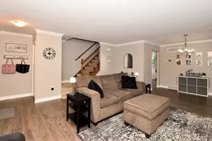 384 Willow Grove Dr, Pewaukee, WI 53072 - Photo 9