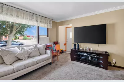 8109 W Potomac Ave, Milwaukee, WI 53218 - Photo 5