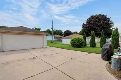 8109 W Potomac Ave, Milwaukee, WI 53218 - Photo 31