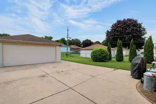 8109 W Potomac Ave, Milwaukee, WI 53218 - Photo 31