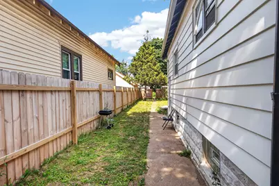 3827  Dr William Finlayson St, Milwaukee, WI 53212 - Photo 27