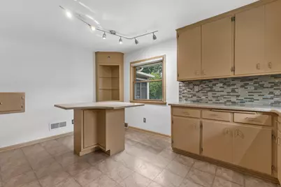 11004 W Wisconsin Ave, Wauwatosa, WI 53226 - Photo 17