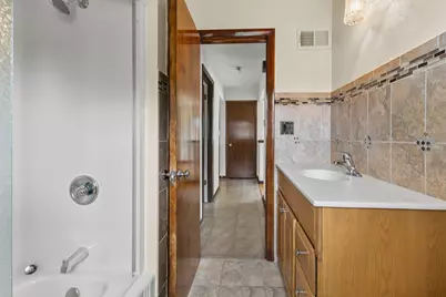11004 W Wisconsin Ave, Wauwatosa, WI 53226 - Photo 21