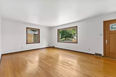 11004 W Wisconsin Ave, Wauwatosa, WI 53226 - Photo 9