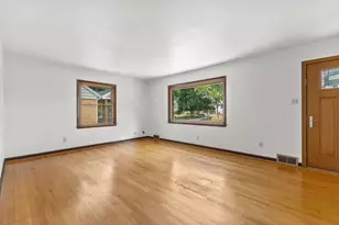 11004 W Wisconsin Ave, Wauwatosa, WI 53226 - Photo 9