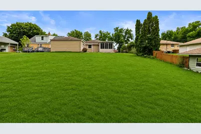 11004 W Wisconsin Ave, Wauwatosa, WI 53226 - Photo 7