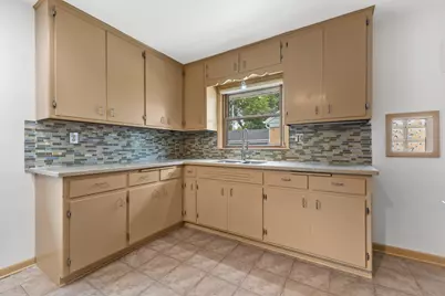 11004 W Wisconsin Ave, Wauwatosa, WI 53226 - Photo 15