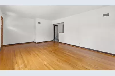 11004 W Wisconsin Ave, Wauwatosa, WI 53226 - Photo 11