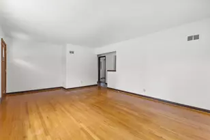 11004 W Wisconsin Ave, Wauwatosa, WI 53226 - Photo 11