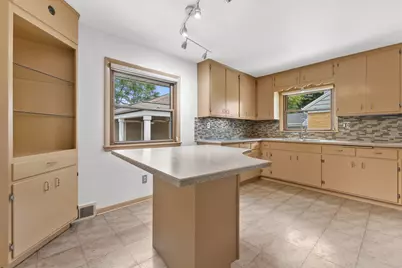 11004 W Wisconsin Ave, Wauwatosa, WI 53226 - Photo 13