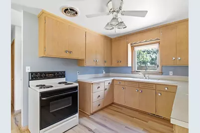 1605 S 18th St, Manitowoc, WI 54220 - Photo 13