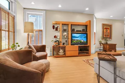 1323 N Astor St, Milwaukee, WI 53202 - Photo 3