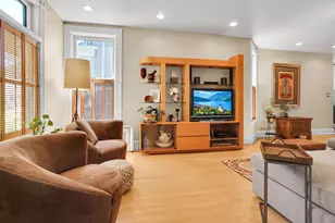 1323 N Astor St, Milwaukee, WI 53202 - Photo 3