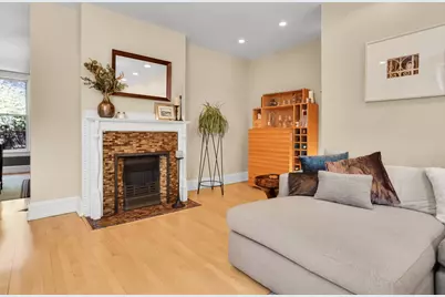 1323 N Astor St, Milwaukee, WI 53202 - Photo 5