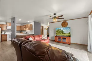 631 Barrington Ct, West Bend, WI 53095 - Photo 3