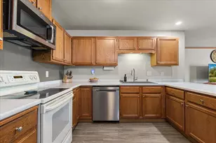 631 Barrington Ct, West Bend, WI 53095 - Photo 7
