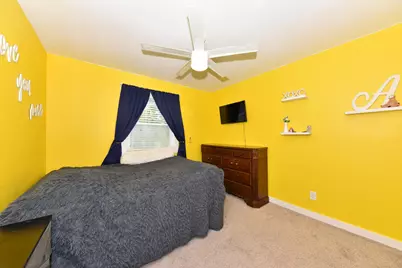400  Indiana Ct, West Bend, WI 53095 - Photo 15