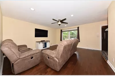 400  Indiana Ct, West Bend, WI 53095 - Photo 5