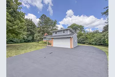 N51W16590  Fair Oak Ct, Menomonee Falls, WI 53051 - Photo 3