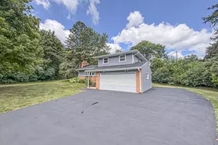 N51W16590 Fair Oak Ct, Menomonee Falls, WI 53051 - Photo 3