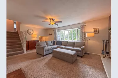 N51W16590  Fair Oak Ct, Menomonee Falls, WI 53051 - Photo 7