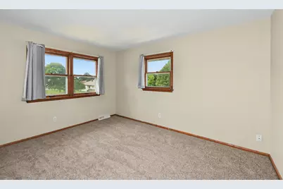 5111  Maplewood Dr #5113, Greendale, WI 53129 - Photo 19