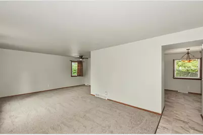 5111  Maplewood Dr #5113, Greendale, WI 53129 - Photo 9
