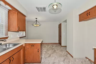 5111  Maplewood Dr #5113, Greendale, WI 53129 - Photo 13